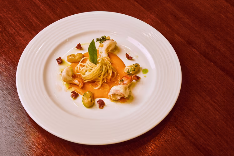 Expect personalised service from welcoming staff and four dining choices, including a fine-dining restaurant, lounge bar, rooftop deli and tea shop. (Image courtesy of Neelkanth Sarovar Premiere).
