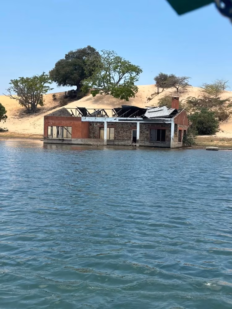 The original Kasaba Bay Presidential Lodge, which hosted these historic events, is no longer in existence. (Image courtesy of Malcolm Freed).